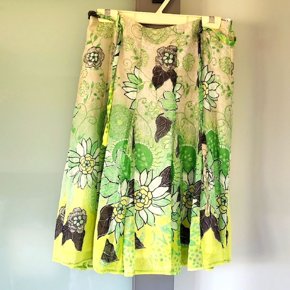 Monari Size 8 Fully Lined Silk Skirt